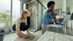 Vinagre branco na limpeza: onde ele resolve de verdade — e a mistura que você deve evitar